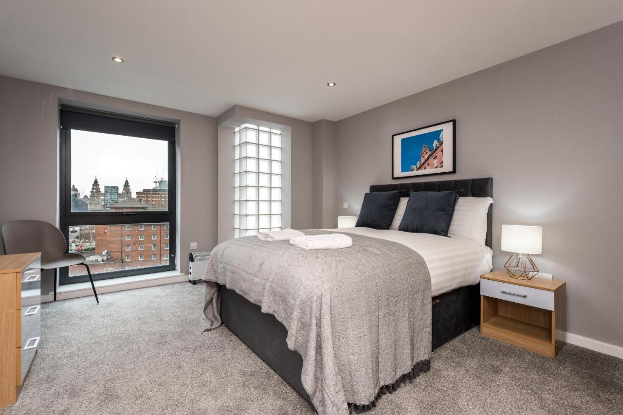 Host - Contemporary 3 Bed Apt With Balcony - Perfect For Long Stays *