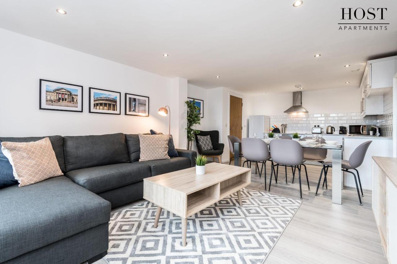 Host - Contemporary 3 Bed Apt With Balcony - Perfect For Long Stays *